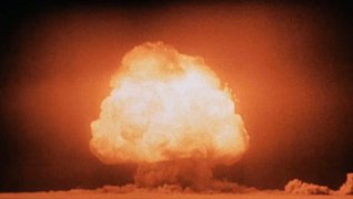 Manhattan Projesi'nin Trinity testi, bir nükleer silahın ilk patlamasıydı.