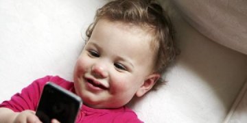 Cep Telefonu Bağımlılığı 3 Yaşına Kadar Düştü