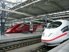 Brüksel-Güney tren istasyonunda yüksek hızlı trenler 