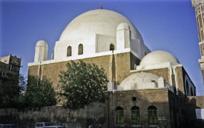 1597 yılında  Osmanlı Yemen Valisi Hasan Paşa tarafından Sana'da yaptırılan Bekiriye Camii. Osmanlılar 1626'da Yemen'den çıktıktan sonra cami terkedildi, ancak Osmanlılar 1878'de Sana'yı geri kazandığında tamamen restore edildi.  