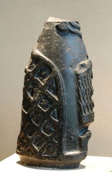 Bir Akkad kralının zafer anıtının parçası, MÖ 2300 dolaylarına ait