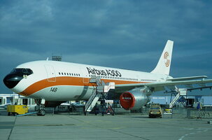 Airbus A300, şirketin ilk yolcu uçağı ve dünyanın ilk geniş gövdeli çift jetli uçağı
